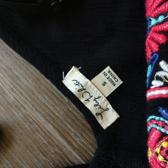 Embroidered top - Picture 6 of 7